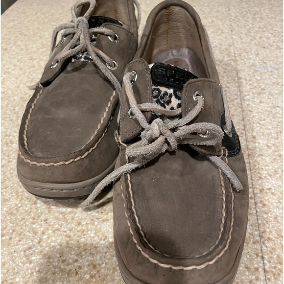 SperryTopsiders-NEWw/o tag-W9-grey-leopard skin-ADORABLE-smoke/pet free home - Picture 2 of 8
